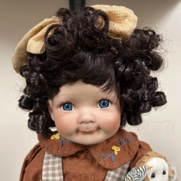 Porcelain doll holding a baby doll - Picture 2 of 11